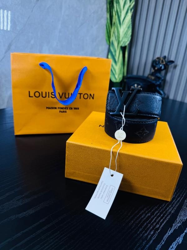 FAJA LOUIS VUITTON NEGRA RELIEVE/ HEBILLA NEGRA