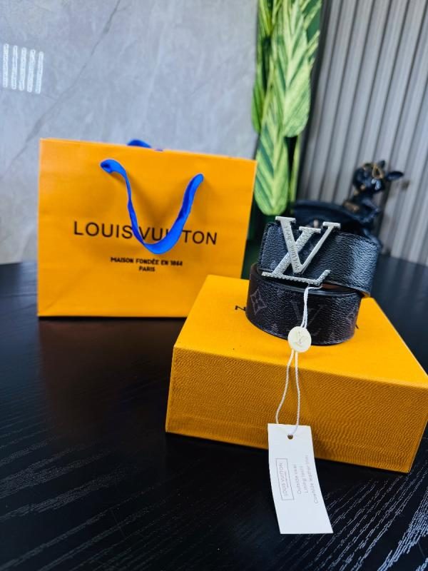 FAJA LOUIS VUITTON NEGRA CN GRIS/ HEBILLA PLATEADA