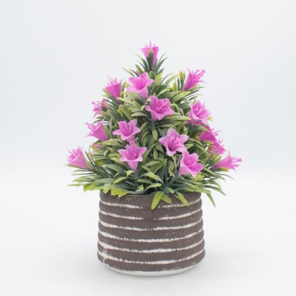 Floreo con arbusto y flores