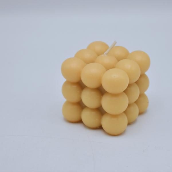Candela cuadrada de bolitas