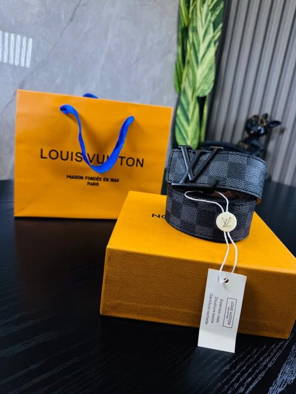 FAJA LOUIS VUITTON NEGRA DE CUADROS/ HEBILLA NEGRA