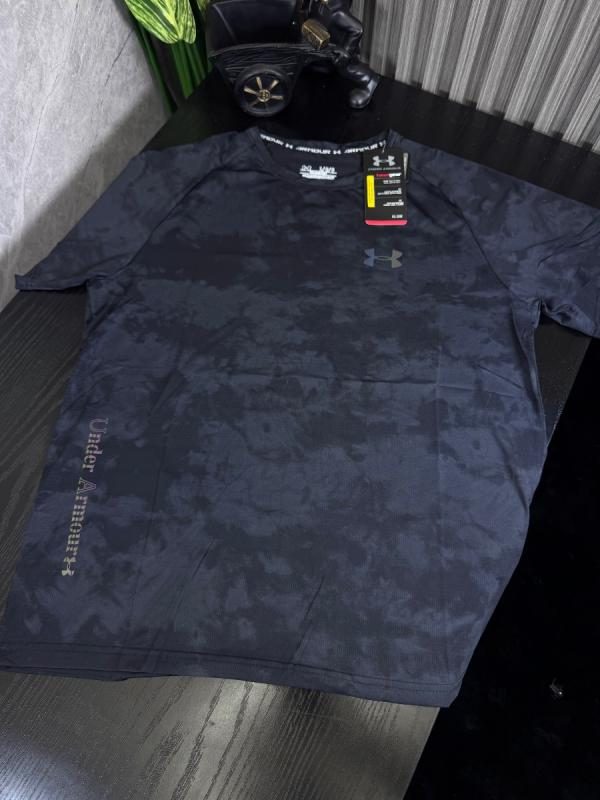 Camisa Deportiva Premium con Manga UNDER ARMOUR NEGRA