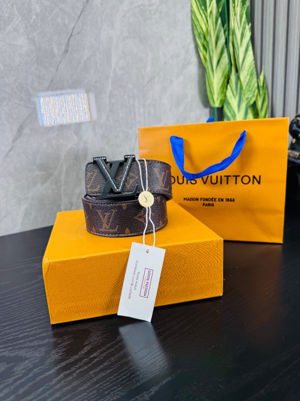 FAJA LOUIS VUITTON CAFÉ HEBILLA NEGRA CON PERLAS